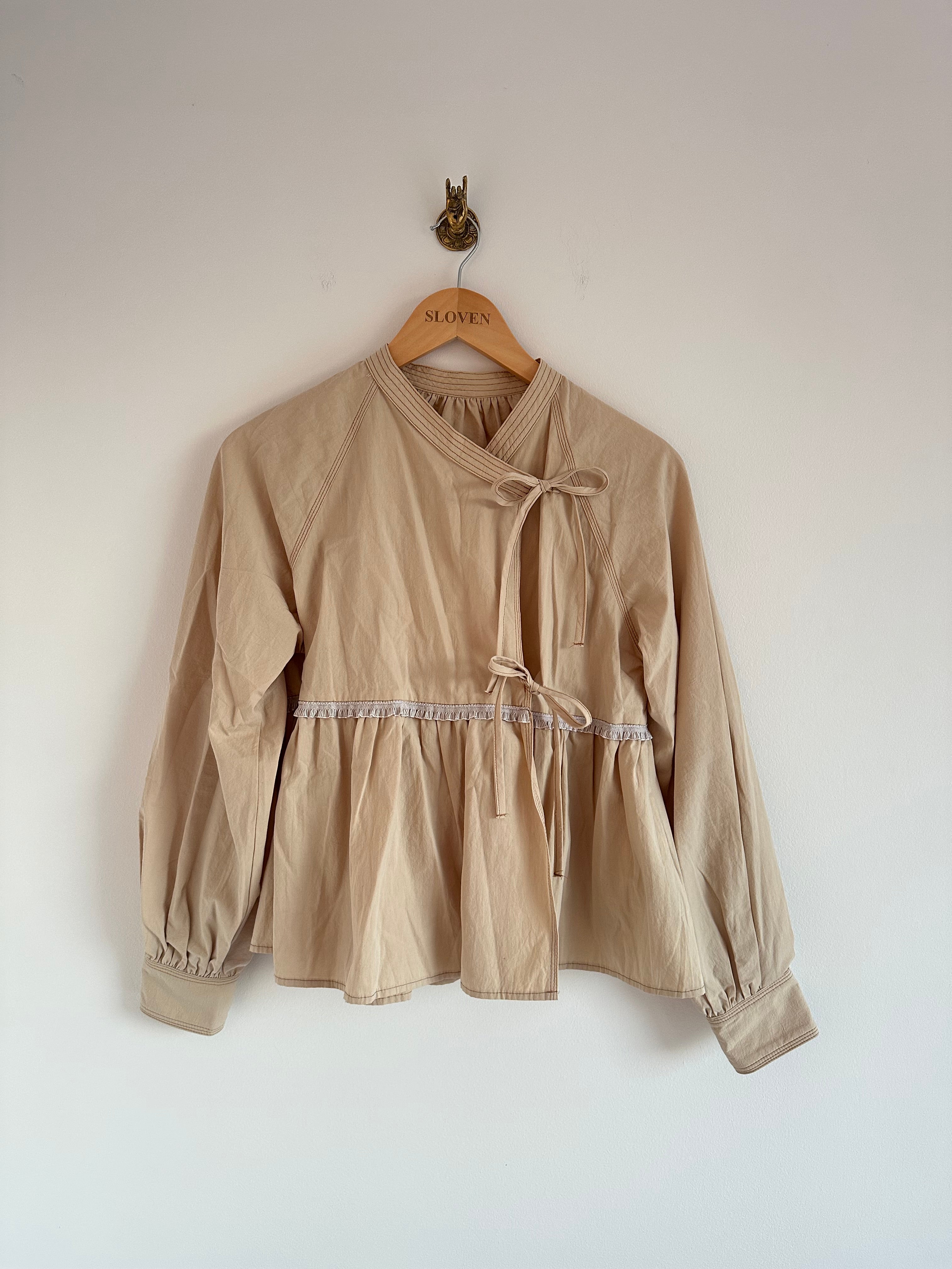 Beige overslag blouse
