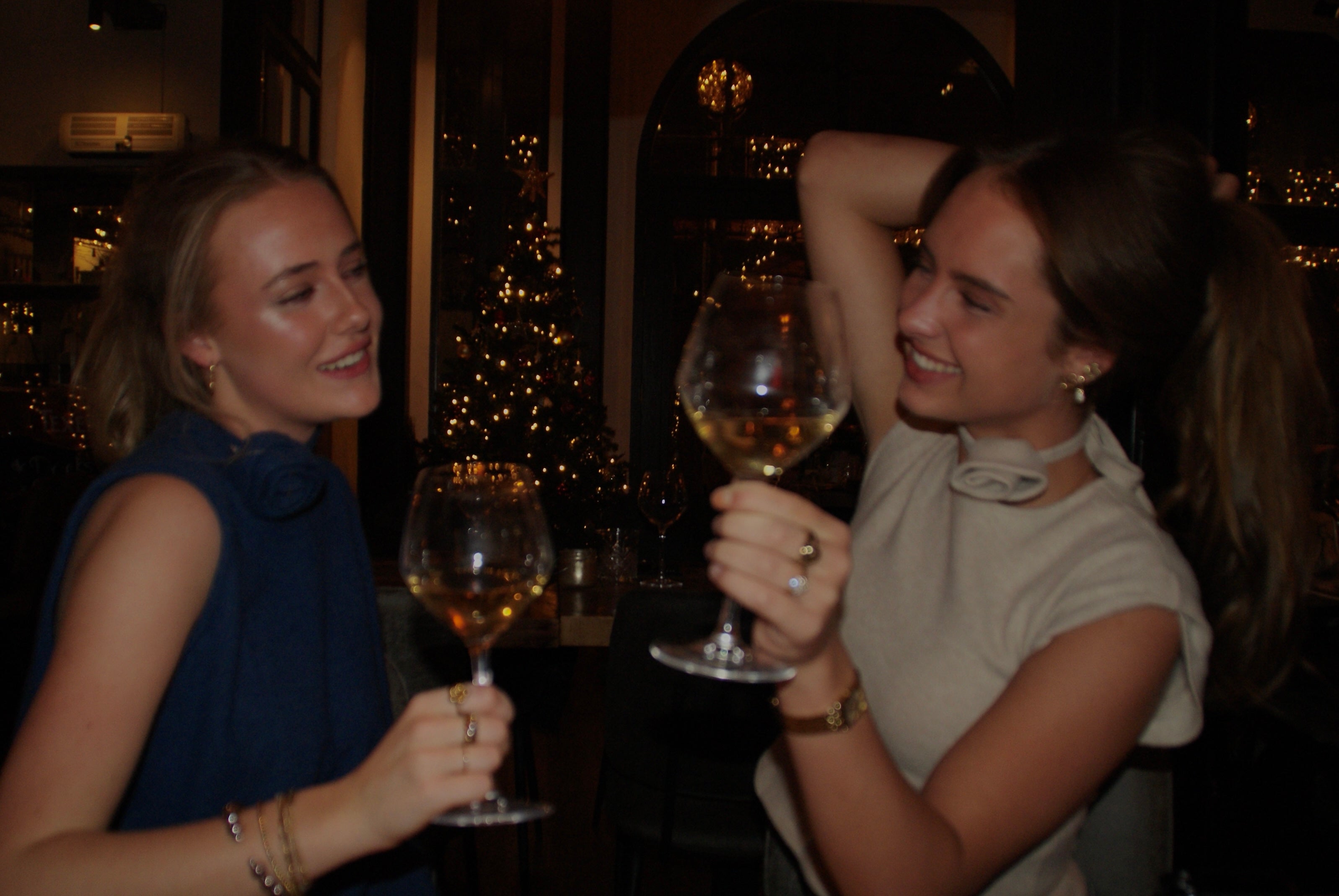 Wollen top met roos beige