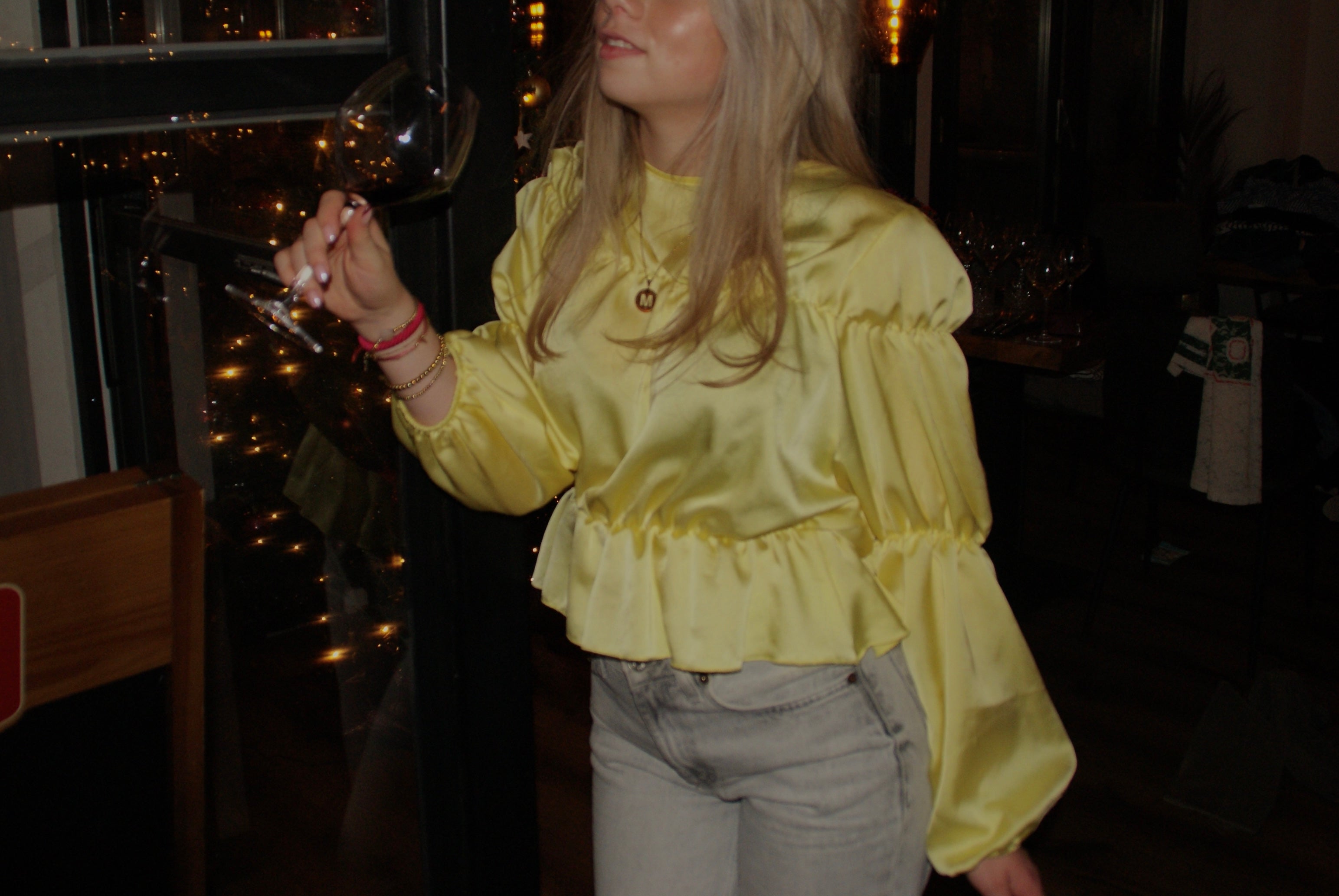 Gele blouse elastiek