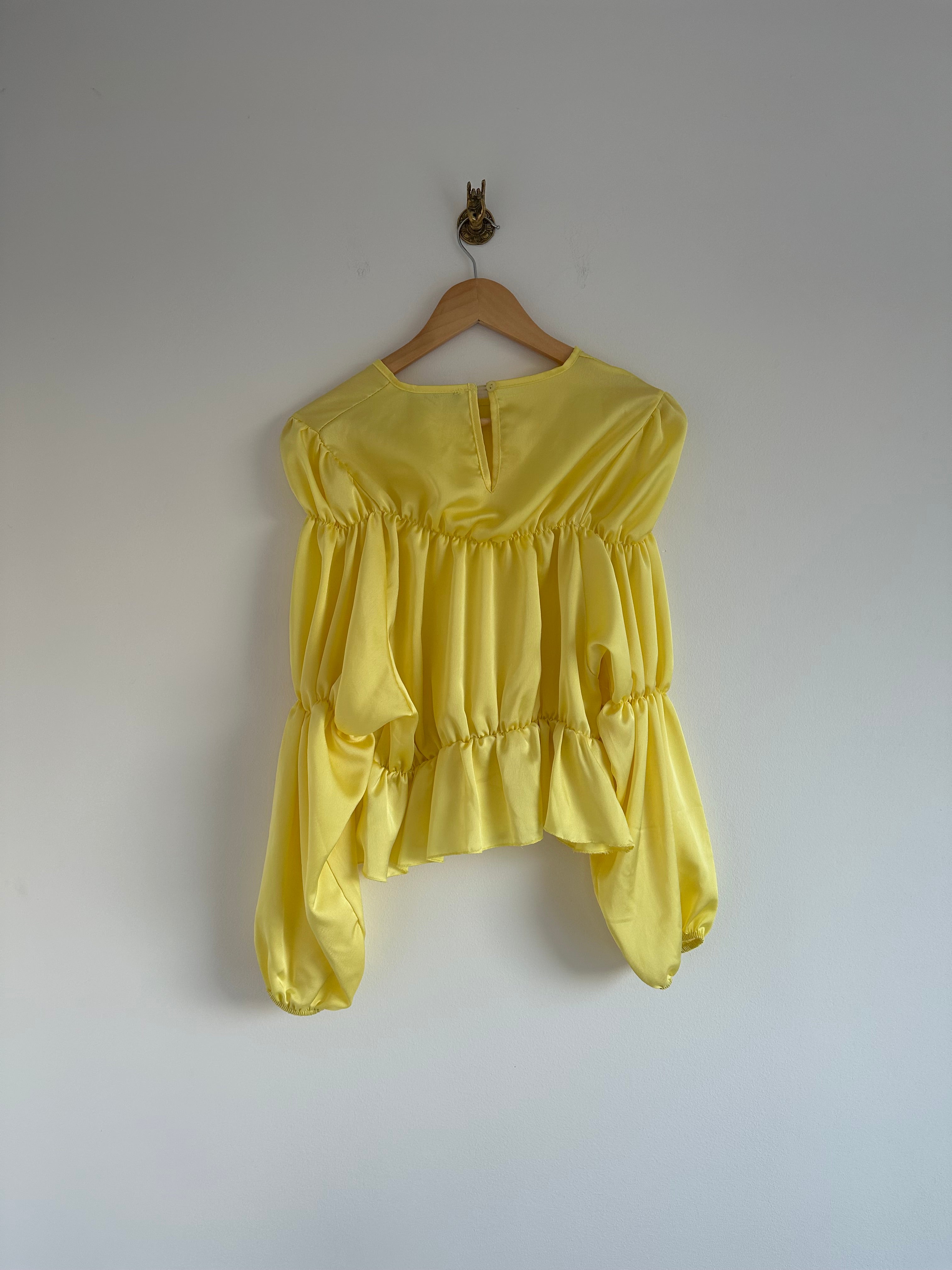 Gele blouse elastiek