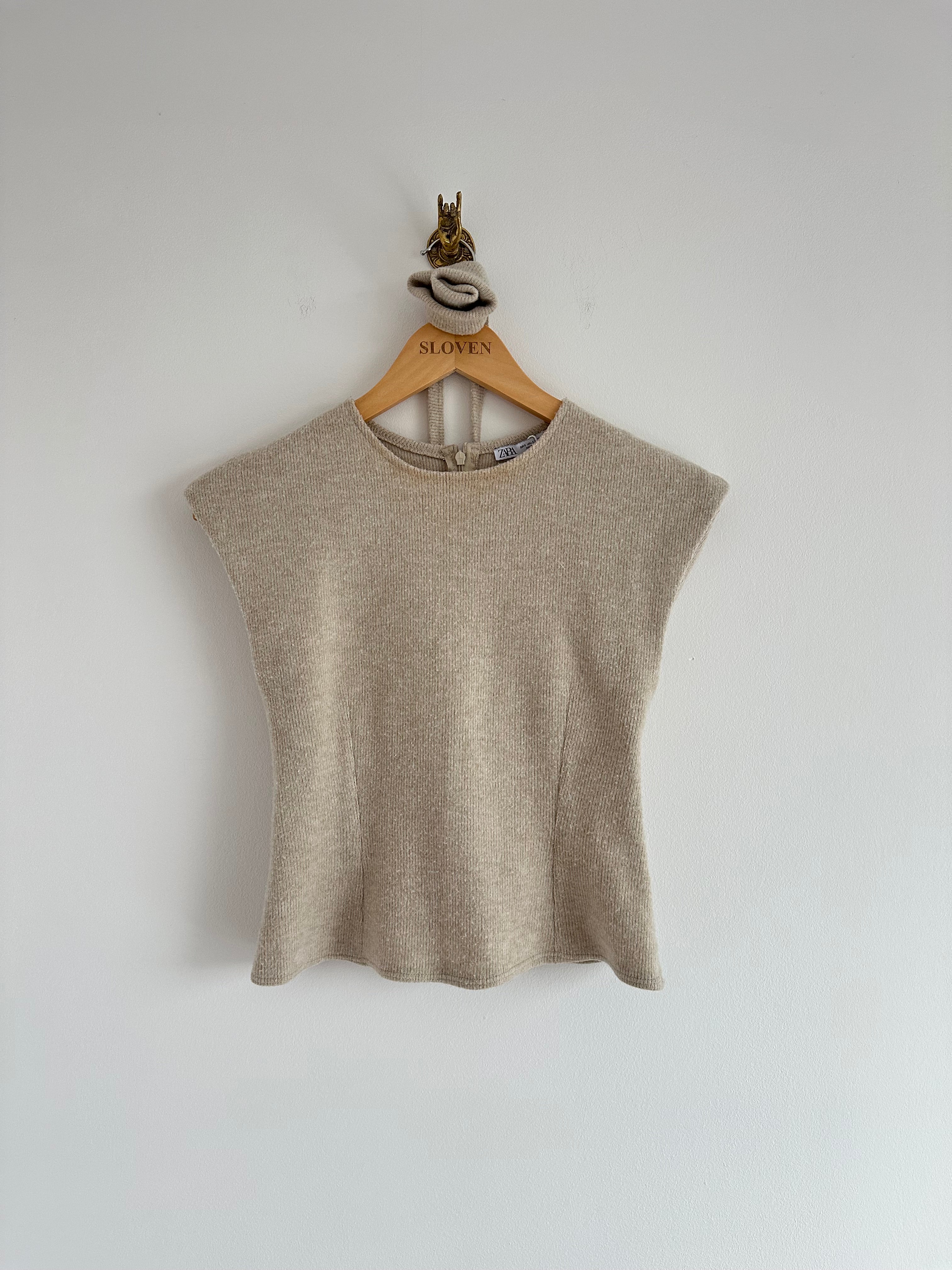 Wollen top met roos beige