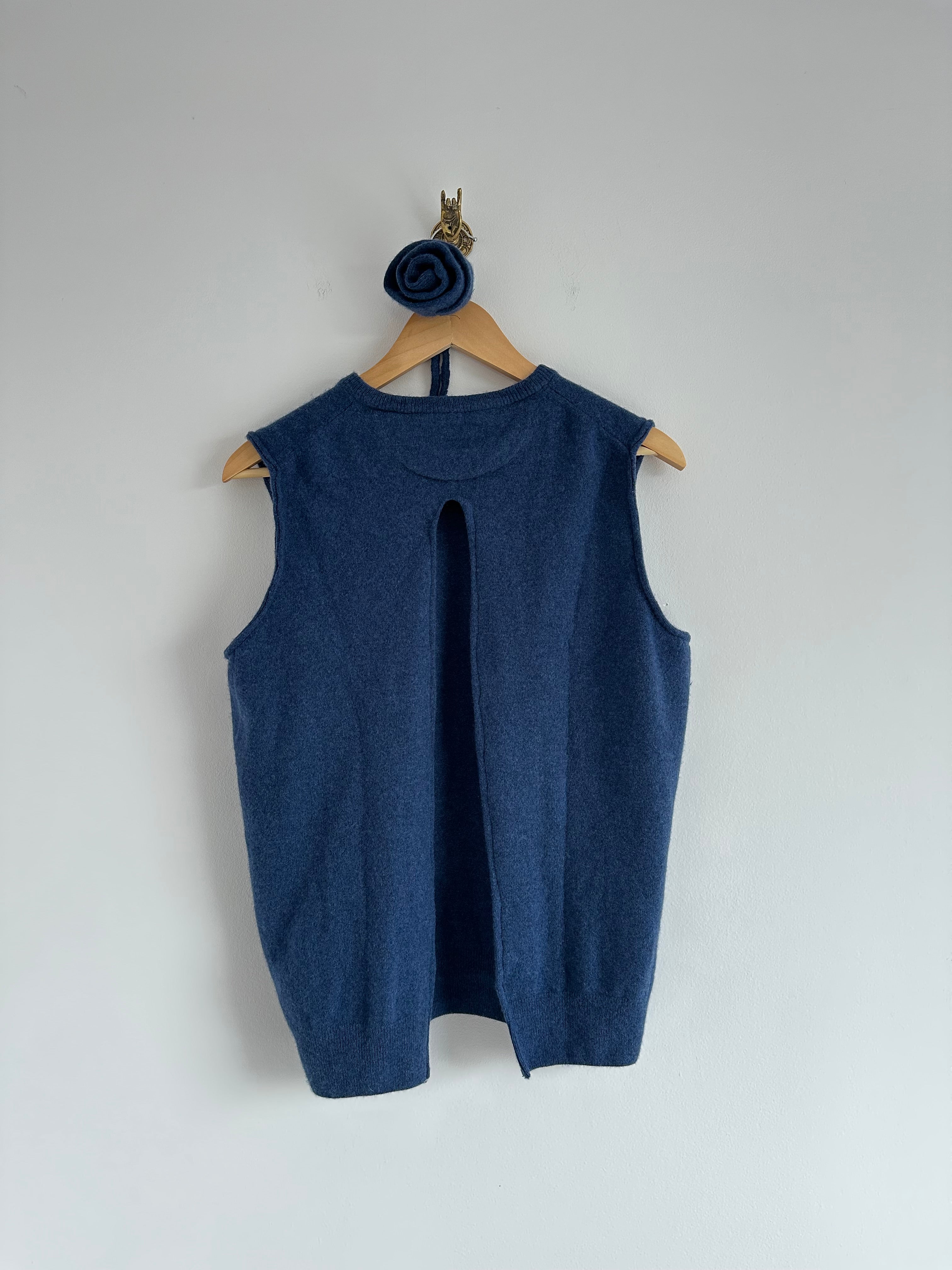 Wollen top met roos blauw