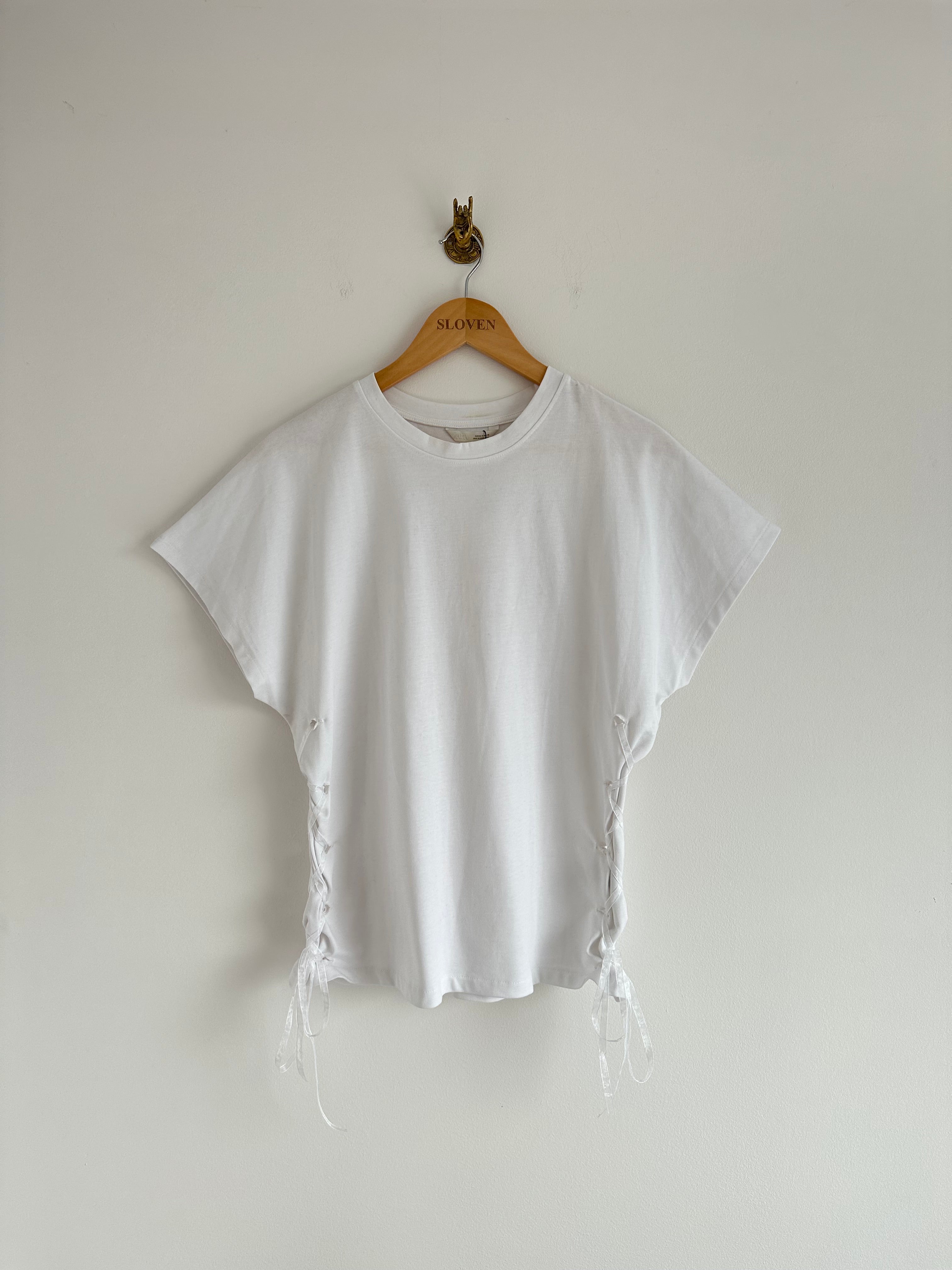 Witte top met knoopsgaten
